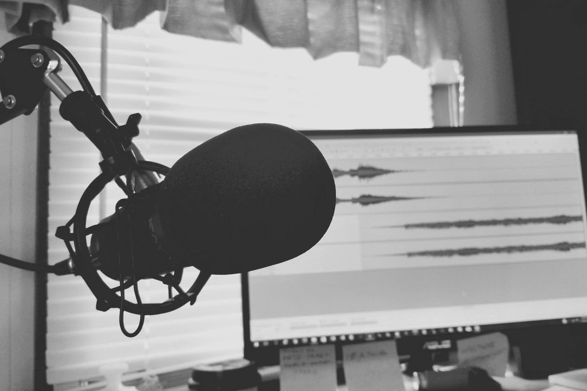 Home vocal recording setup with a microphone in a small room